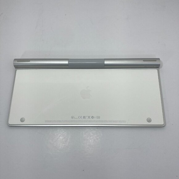 Genuine Apple A1314 Bluetooth Aluminum Keyboard Silver Compact - TESTED - Picture 2 of 7
